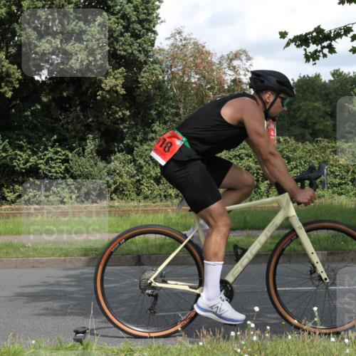 10.08.2025 - GEWOBA Citytriathlon Bremen Yannick Fuchs http://msf.ph/oto/8569306 10.08.2025 13:16:15 Radfahren 591, 632, 892 meine-sportfotos.de