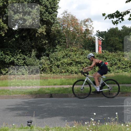 10.08.2025 - GEWOBA Citytriathlon Bremen Yannick Fuchs http://msf.ph/oto/8569307 10.08.2025 13:16:16 Radfahren 591, 632, 892 meine-sportfotos.de