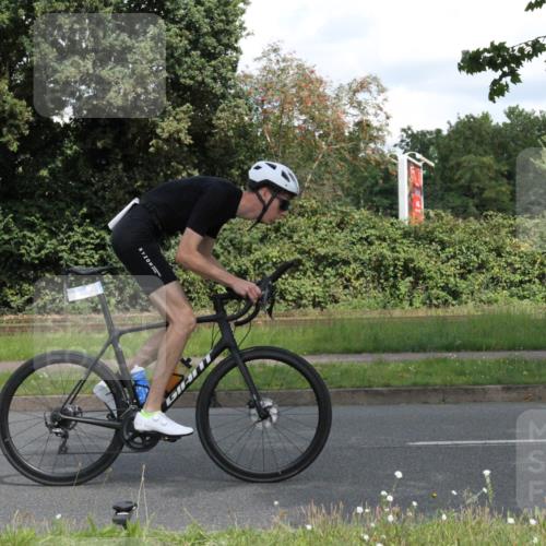 10.08.2025 - GEWOBA Citytriathlon Bremen Yannick Fuchs http://msf.ph/oto/8569313 10.08.2025 13:16:18 Radfahren 591, 632, 892 meine-sportfotos.de