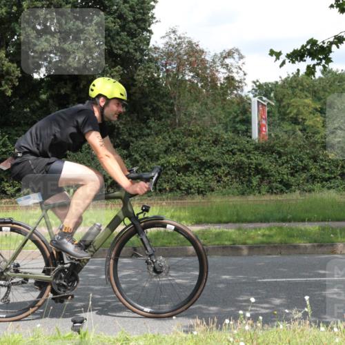 10.08.2025 - GEWOBA Citytriathlon Bremen Yannick Fuchs http://msf.ph/oto/8569315 10.08.2025 13:16:23 Radfahren 591, 632, 813, 869, 892 meine-sportfotos.de