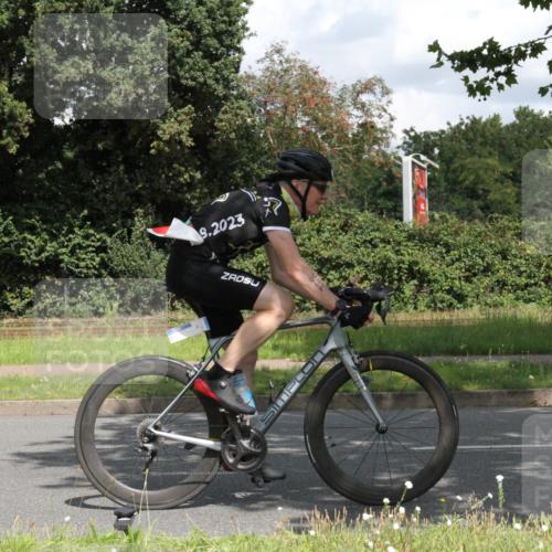 10.08.2025 - GEWOBA Citytriathlon Bremen Yannick Fuchs http://msf.ph/oto/8569318 10.08.2025 13:16:27 Radfahren 591, 632, 813, 869, 892 meine-sportfotos.de
