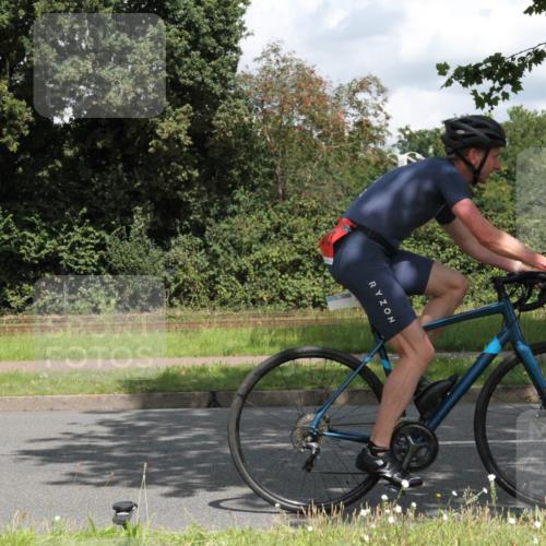 10.08.2025 - GEWOBA Citytriathlon Bremen Yannick Fuchs http://msf.ph/oto/8569319 10.08.2025 13:16:36 Radfahren 813, 869, 892 meine-sportfotos.de