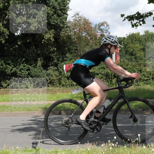 10.08.2025 - GEWOBA Citytriathlon Bremen Yannick Fuchs http://msf.ph/oto/8569327 10.08.2025 13:17:36 Radfahren 567, 825, 853, 1018 meine-sportfotos.de