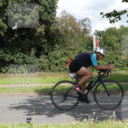 10.08.2025 - GEWOBA Citytriathlon Bremen Yannick Fuchs http://msf.ph/oto/8569328 10.08.2025 13:17:36 Radfahren 567, 825, 853, 1018 meine-sportfotos.de