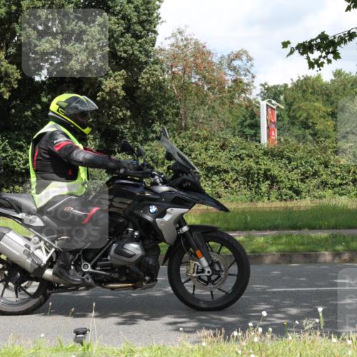 10.08.2025 - GEWOBA Citytriathlon Bremen Yannick Fuchs http://msf.ph/oto/8569330 10.08.2025 13:17:40 Radfahren 567, 825, 853, 1018 meine-sportfotos.de