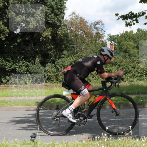 10.08.2025 - GEWOBA Citytriathlon Bremen Yannick Fuchs http://msf.ph/oto/8569332 10.08.2025 13:17:47 Radfahren 567, 825, 853 meine-sportfotos.de