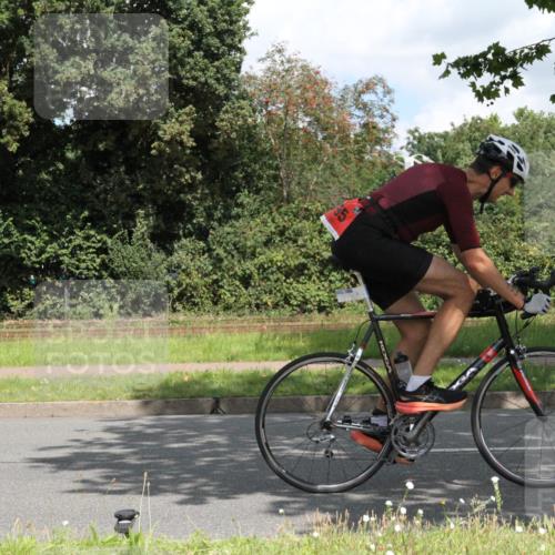 10.08.2025 - GEWOBA Citytriathlon Bremen Yannick Fuchs http://msf.ph/oto/8569333 10.08.2025 13:18:03 Radfahren 795 meine-sportfotos.de