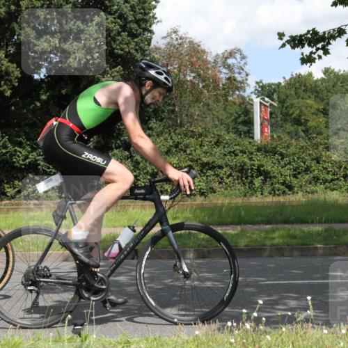 10.08.2025 - GEWOBA Citytriathlon Bremen Yannick Fuchs http://msf.ph/oto/8569340 10.08.2025 13:19:15 Radfahren 671, 762, 803, 899, 983, 1002 meine-sportfotos.de