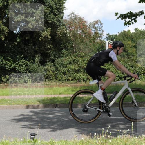 10.08.2025 - GEWOBA Citytriathlon Bremen Yannick Fuchs http://msf.ph/oto/8569341 10.08.2025 13:19:15 Radfahren 671, 762, 803, 899, 983, 1002 meine-sportfotos.de