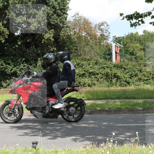 10.08.2025 - GEWOBA Citytriathlon Bremen Yannick Fuchs http://msf.ph/oto/8569345 10.08.2025 13:19:40 Radfahren 978 meine-sportfotos.de