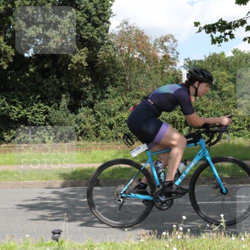10.08.2025 - GEWOBA Citytriathlon Bremen Yannick Fuchs http://msf.ph/oto/8569346 10.08.2025 13:20:04 Radfahren 944, 949 meine-sportfotos.de
