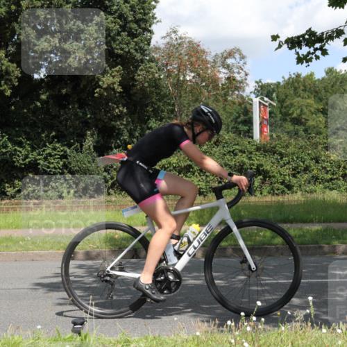 10.08.2025 - GEWOBA Citytriathlon Bremen Yannick Fuchs http://msf.ph/oto/8569350 10.08.2025 13:20:37 Radfahren 842, 862, 926, 964 meine-sportfotos.de