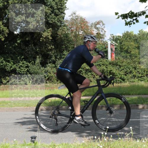 10.08.2025 - GEWOBA Citytriathlon Bremen Yannick Fuchs http://msf.ph/oto/8569351 10.08.2025 13:20:51 Radfahren 581, 785, 862, 953 meine-sportfotos.de