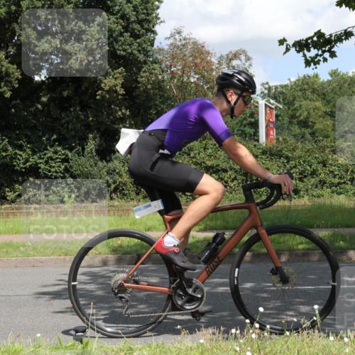 10.08.2025 - GEWOBA Citytriathlon Bremen Yannick Fuchs http://msf.ph/oto/8569353 10.08.2025 13:21:06 Radfahren 581, 785, 953, 1023 meine-sportfotos.de