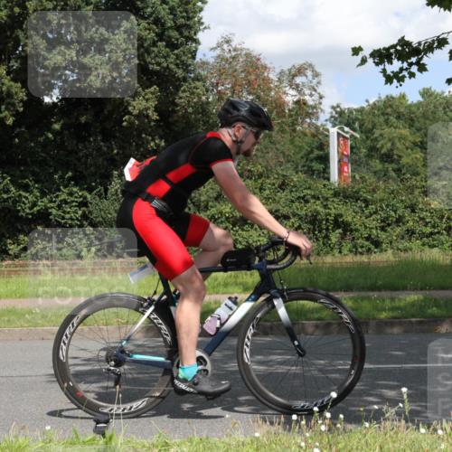10.08.2025 - GEWOBA Citytriathlon Bremen Yannick Fuchs http://msf.ph/oto/8569354 10.08.2025 13:21:08 Radfahren 581, 953, 1023 meine-sportfotos.de