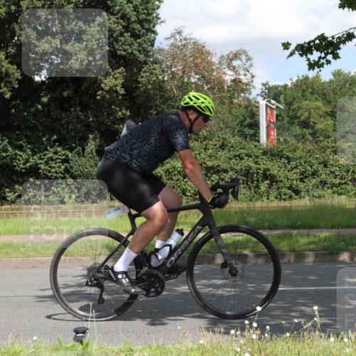 10.08.2025 - GEWOBA Citytriathlon Bremen Yannick Fuchs http://msf.ph/oto/8569355 10.08.2025 13:21:11 Radfahren 581, 953, 1023 meine-sportfotos.de