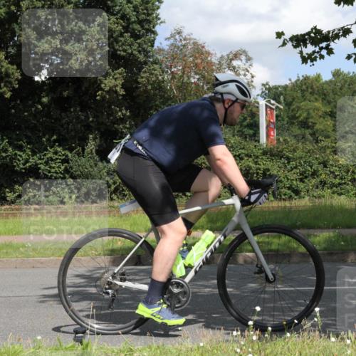 10.08.2025 - GEWOBA Citytriathlon Bremen Yannick Fuchs http://msf.ph/oto/8569357 10.08.2025 13:21:43 Radfahren 652, 955, 1001 meine-sportfotos.de