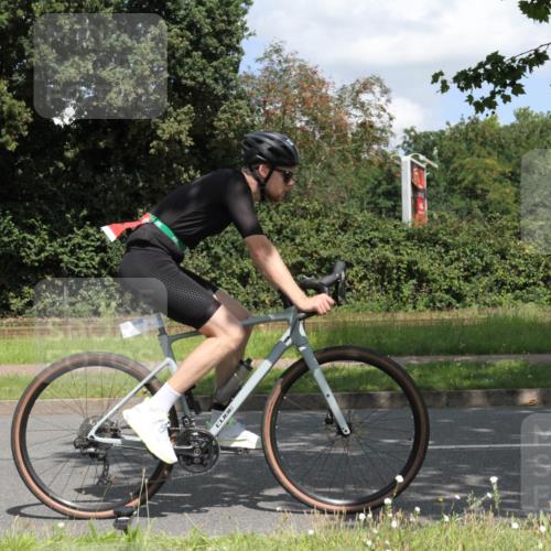 10.08.2025 - GEWOBA Citytriathlon Bremen Yannick Fuchs http://msf.ph/oto/8569358 10.08.2025 13:21:47 Radfahren 652, 663, 1001 meine-sportfotos.de