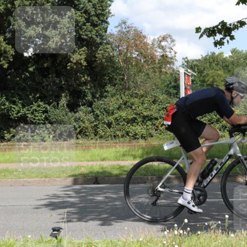 10.08.2025 - GEWOBA Citytriathlon Bremen Yannick Fuchs http://msf.ph/oto/8569361 10.08.2025 13:22:17 Radfahren 676, 911, 923 meine-sportfotos.de