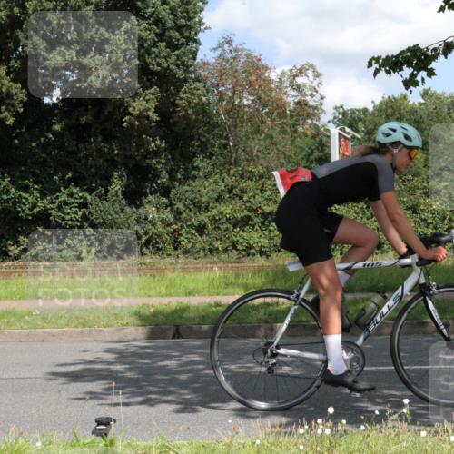 10.08.2025 - GEWOBA Citytriathlon Bremen Yannick Fuchs http://msf.ph/oto/8569362 10.08.2025 13:22:30 Radfahren 829, 911 meine-sportfotos.de