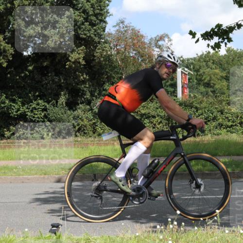 10.08.2025 - GEWOBA Citytriathlon Bremen Yannick Fuchs http://msf.ph/oto/8569371 10.08.2025 13:23:52 Radfahren 930, 965, 972 meine-sportfotos.de