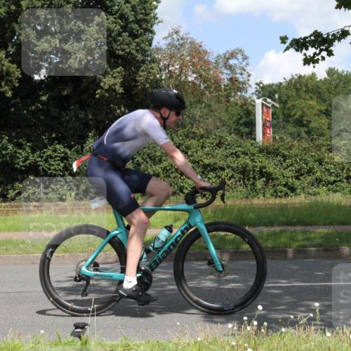 10.08.2025 - GEWOBA Citytriathlon Bremen Yannick Fuchs http://msf.ph/oto/8569376 10.08.2025 13:24:46 Radfahren 808, 928, 1036 meine-sportfotos.de