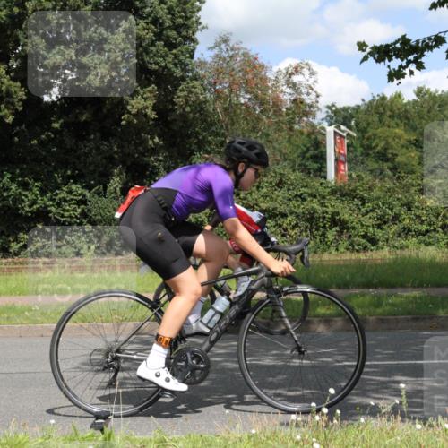 10.08.2025 - GEWOBA Citytriathlon Bremen Yannick Fuchs http://msf.ph/oto/8569379 10.08.2025 13:26:24 Radfahren 918, 948 meine-sportfotos.de