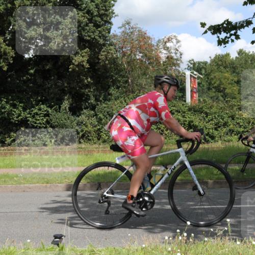 10.08.2025 - GEWOBA Citytriathlon Bremen Yannick Fuchs http://msf.ph/oto/8569381 10.08.2025 13:26:43 Radfahren 809, 962 meine-sportfotos.de