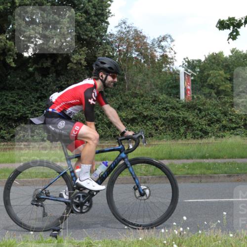 10.08.2025 - GEWOBA Citytriathlon Bremen Yannick Fuchs http://msf.ph/oto/8569406 10.08.2025 13:27:36 Radfahren 909, 958 meine-sportfotos.de