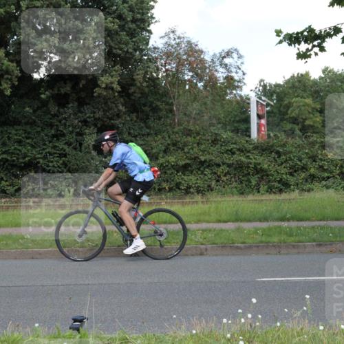 10.08.2025 - GEWOBA Citytriathlon Bremen Yannick Fuchs http://msf.ph/oto/8569409 10.08.2025 13:28:15 Radfahren 746, 903 meine-sportfotos.de
