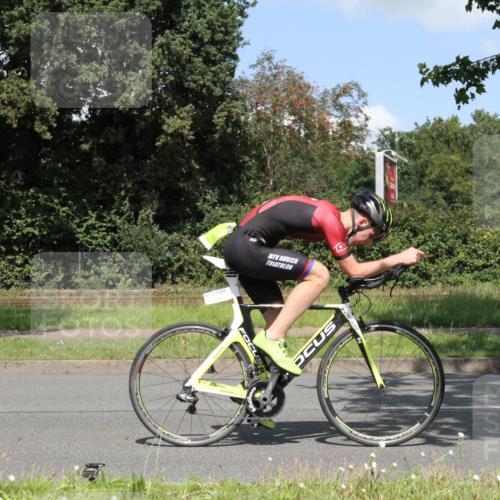 10.08.2025 - GEWOBA Citytriathlon Bremen Yannick Fuchs http://msf.ph/oto/8569558 10.08.2025 14:08:21 Radfahren 3 meine-sportfotos.de