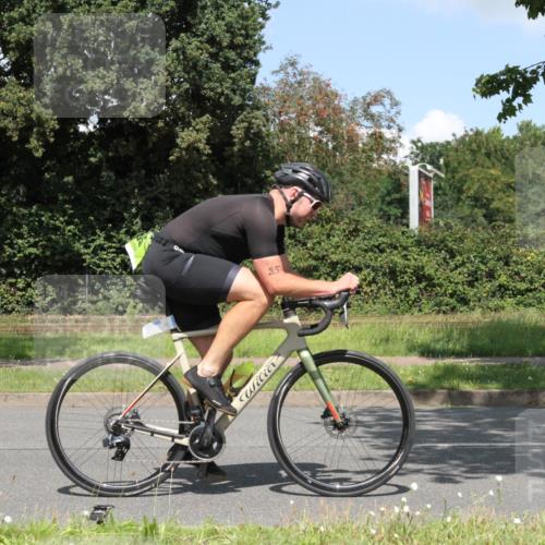 10.08.2025 - GEWOBA Citytriathlon Bremen Yannick Fuchs http://msf.ph/oto/8569564 10.08.2025 14:09:10 Radfahren 85, 165 meine-sportfotos.de