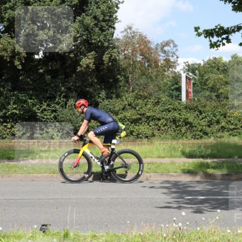 10.08.2025 - GEWOBA Citytriathlon Bremen Yannick Fuchs http://msf.ph/oto/8569614 10.08.2025 14:11:59 Radfahren 12, 156, 168 meine-sportfotos.de