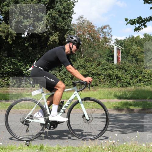 10.08.2025 - GEWOBA Citytriathlon Bremen Yannick Fuchs http://msf.ph/oto/8569627 10.08.2025 14:12:19 Radfahren 10, 27, 33, 42, 171, 172, 178 meine-sportfotos.de