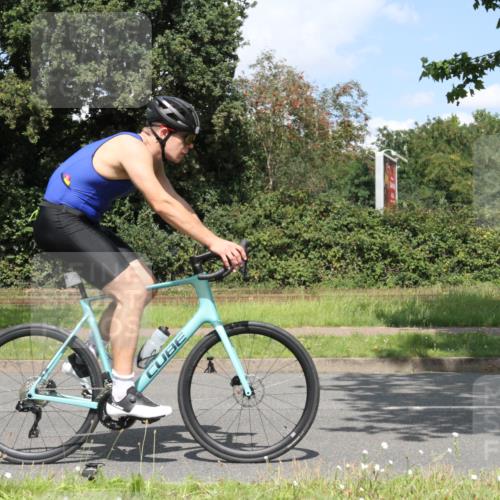 10.08.2025 - GEWOBA Citytriathlon Bremen Yannick Fuchs http://msf.ph/oto/8569628 10.08.2025 14:12:21 Radfahren 10, 27, 33, 42, 66, 171, 172, 178 meine-sportfotos.de