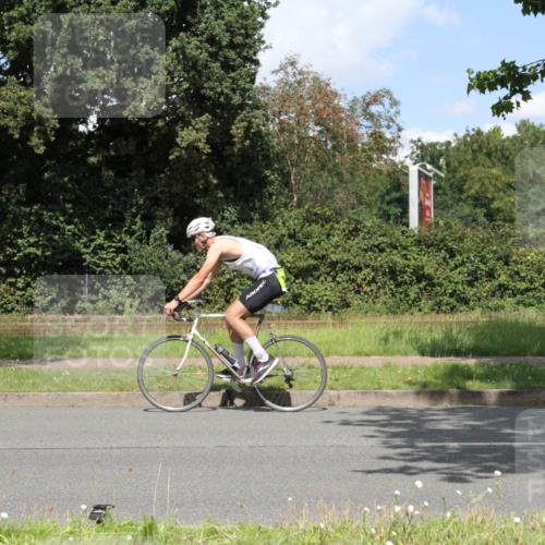 10.08.2025 - GEWOBA Citytriathlon Bremen Yannick Fuchs http://msf.ph/oto/8569633 10.08.2025 14:12:24 Radfahren 10, 27, 33, 42, 66, 171, 172, 178 meine-sportfotos.de