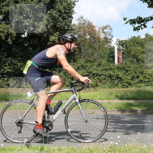 10.08.2025 - GEWOBA Citytriathlon Bremen Yannick Fuchs http://msf.ph/oto/8569686 10.08.2025 14:13:25 Radfahren 14, 26, 104, 107, 175 meine-sportfotos.de
