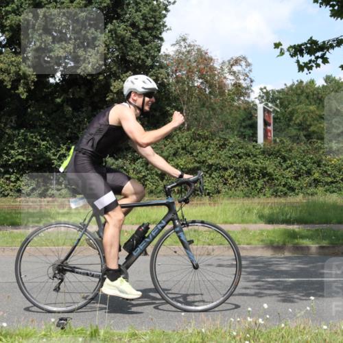 10.08.2025 - GEWOBA Citytriathlon Bremen Yannick Fuchs http://msf.ph/oto/8569690 10.08.2025 14:13:34 Radfahren 14, 26, 44, 104, 112, 175 meine-sportfotos.de