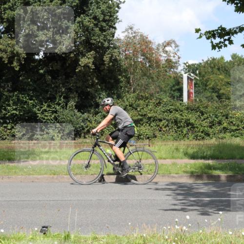 10.08.2025 - GEWOBA Citytriathlon Bremen Yannick Fuchs http://msf.ph/oto/8569700 10.08.2025 14:13:50 Radfahren 44, 112 meine-sportfotos.de