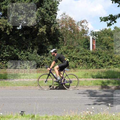 10.08.2025 - GEWOBA Citytriathlon Bremen Yannick Fuchs http://msf.ph/oto/8569759 10.08.2025 14:14:22 Radfahren 122 meine-sportfotos.de