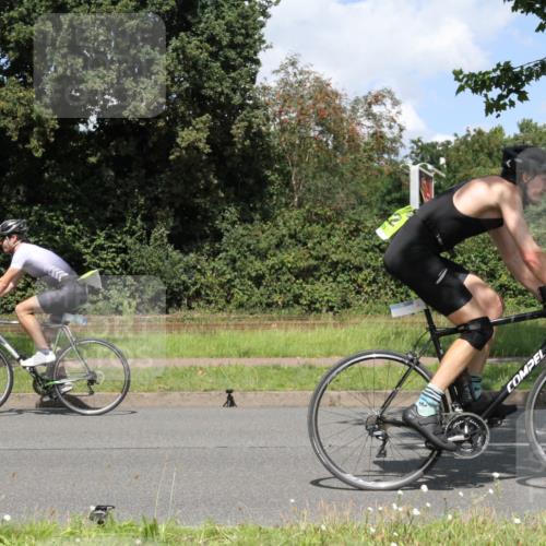 10.08.2025 - GEWOBA Citytriathlon Bremen Yannick Fuchs http://msf.ph/oto/8569761 10.08.2025 14:14:24 Radfahren 77, 93, 122 meine-sportfotos.de