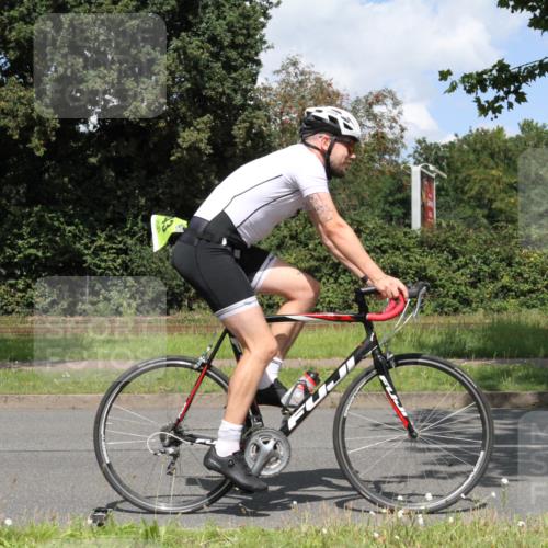 10.08.2025 - GEWOBA Citytriathlon Bremen Yannick Fuchs http://msf.ph/oto/8569787 10.08.2025 14:14:39 Radfahren 68, 77, 93, 96, 105, 113, 143 meine-sportfotos.de