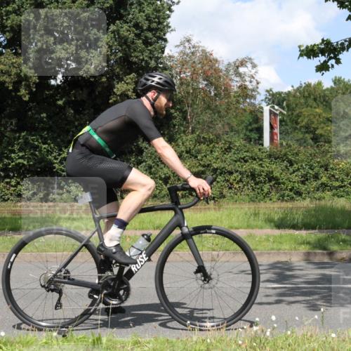 10.08.2025 - GEWOBA Citytriathlon Bremen Yannick Fuchs http://msf.ph/oto/8569792 10.08.2025 14:14:42 Radfahren 37, 68, 77, 93, 96, 105, 113, 143 meine-sportfotos.de