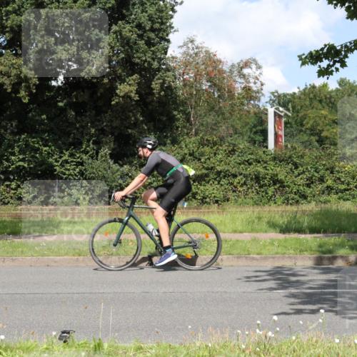 10.08.2025 - GEWOBA Citytriathlon Bremen Yannick Fuchs http://msf.ph/oto/8569795 10.08.2025 14:14:44 Radfahren 37, 68, 77, 82, 93, 96, 105, 113, 143 meine-sportfotos.de
