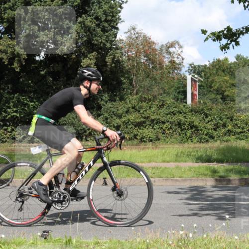10.08.2025 - GEWOBA Citytriathlon Bremen Yannick Fuchs http://msf.ph/oto/8569804 10.08.2025 14:14:48 Radfahren 37, 68, 77, 82, 93, 96, 105, 113, 143 meine-sportfotos.de
