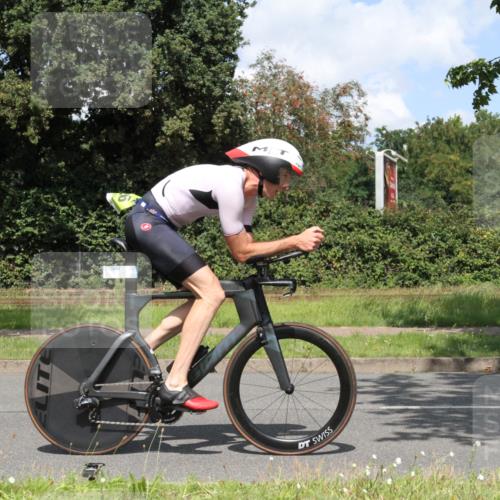 10.08.2025 - GEWOBA Citytriathlon Bremen Yannick Fuchs http://msf.ph/oto/8569828 10.08.2025 14:14:58 Radfahren 37, 68, 82, 96, 113, 133, 146, 151, 226 meine-sportfotos.de