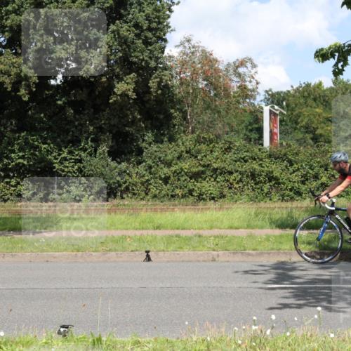 10.08.2025 - GEWOBA Citytriathlon Bremen Yannick Fuchs http://msf.ph/oto/8569836 10.08.2025 14:15:02 Radfahren 15, 37, 76, 82, 108, 133, 146, 151, 226 meine-sportfotos.de