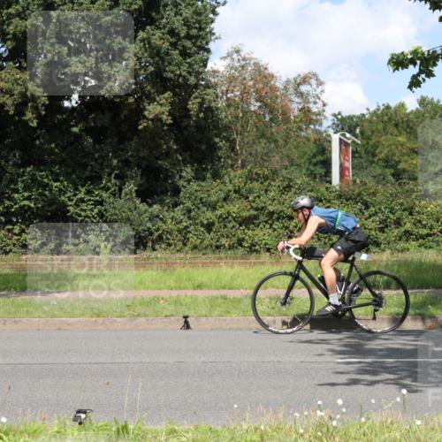 10.08.2025 - GEWOBA Citytriathlon Bremen Yannick Fuchs http://msf.ph/oto/8569846 10.08.2025 14:15:07 Radfahren 15, 37, 76, 82, 88, 108, 133, 146, 151, 226 meine-sportfotos.de