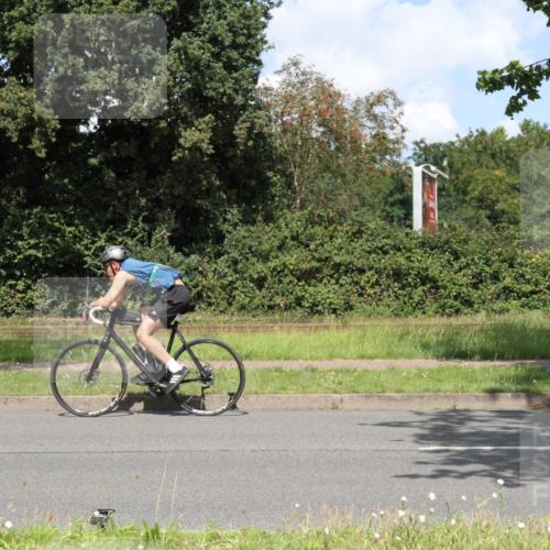 10.08.2025 - GEWOBA Citytriathlon Bremen Yannick Fuchs http://msf.ph/oto/8569847 10.08.2025 14:15:07 Radfahren 15, 37, 76, 82, 88, 108, 133, 146, 151, 226 meine-sportfotos.de