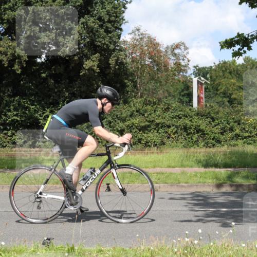10.08.2025 - GEWOBA Citytriathlon Bremen Yannick Fuchs http://msf.ph/oto/8569857 10.08.2025 14:15:11 Radfahren 15, 45, 55, 76, 88, 97, 108, 133, 146, 151, 226 meine-sportfotos.de